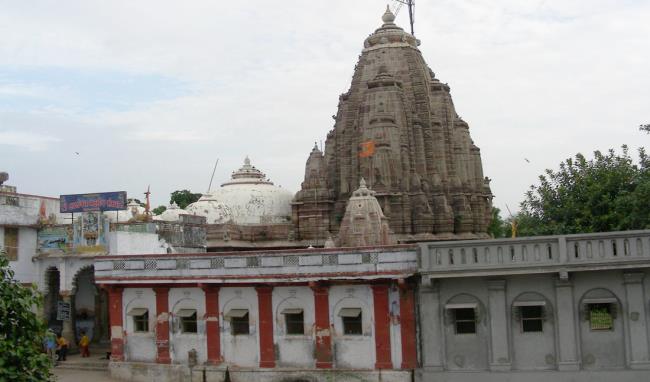 Hatkeshwar Shiva Temple at Mahadev Ghat